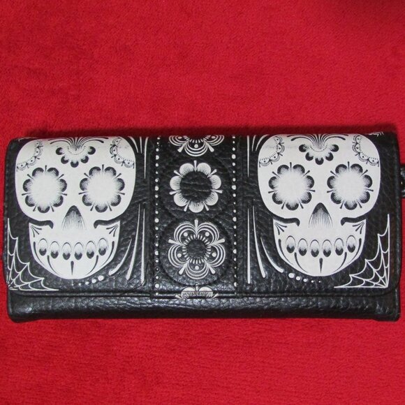 Loungefly Black w/ Embossed Sugar Skulls Tri-fold Wallet - Black & White - Picture 1 of 8